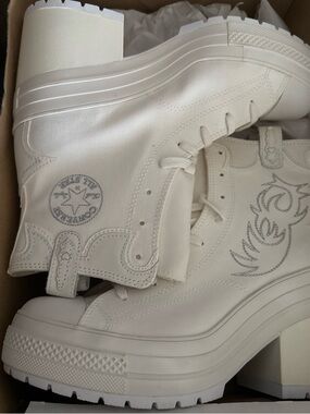 Converse Women's Chunky Platform Lace-Up Boots in Cream